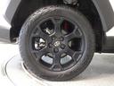 高級感と走りを引き立たせる、純正アルミを装備しています。