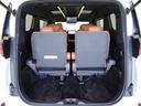 ７人乗車時でも十分なスペースのトランクルームです。