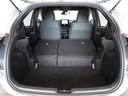 セカンドシートを倒した状態です。セカンドシートは独立可倒、荷物に合わせてラゲッジスペースをアレンジできます。