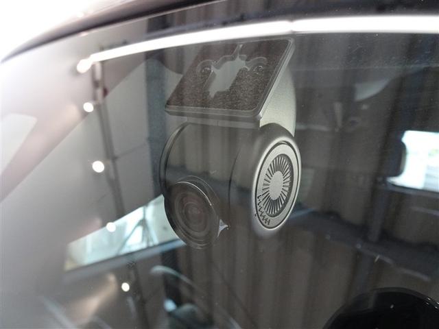 ドライブレコーダーを装備してます。もしもの時の状況証拠に、楽しい旅行の記録としても重宝します。