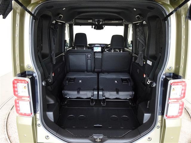 セカンドシートを倒した状態です。セカンドシートは独立可倒、荷物に合わせてラゲッジスペースをアレンジできます。