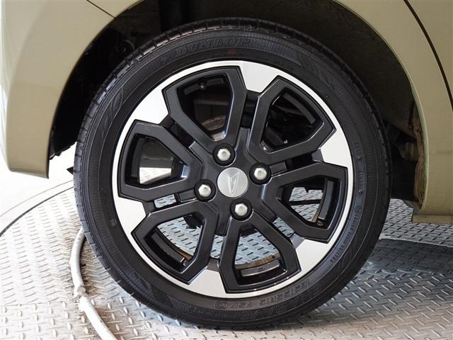 高級感と走りを引き立たせる、純正アルミを装備してます。