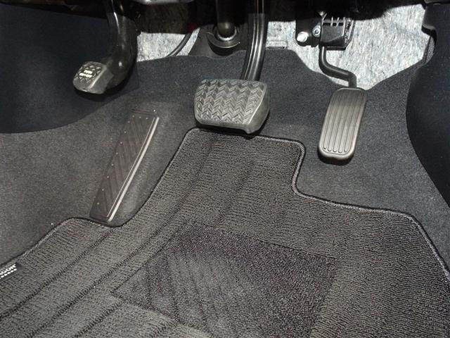 プリウス ＳセーフティプラスＩＩ　衝突被害軽減システム　メモリーナビ　フルセグ　バックカメラ　ＥＴＣ　ＬＥＤヘッドランプ　スマートキー（11枚目）