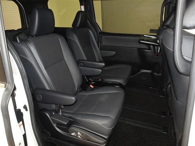 ソファーのようなセカンドシート、プライベートルームにいるようです。