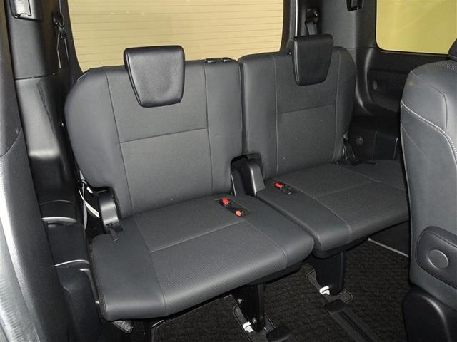 サードシートも充実な広さです。