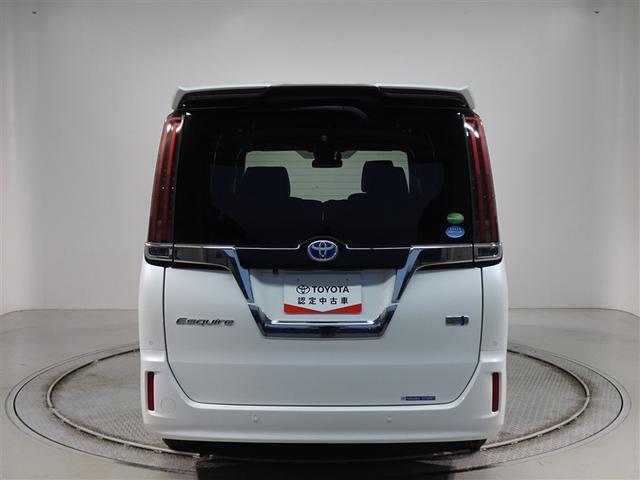 縦開きのバックドアです、雨の日も濡れにくいですよ。