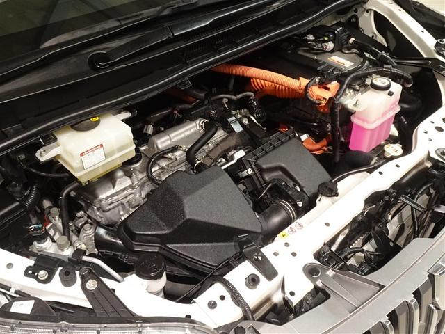 エンジンルームも念入りに清掃しております。