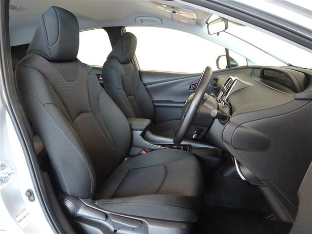 プリウス Ｓ　衝突被害軽減システム　メモリーナビ　バックカメラ　ＬＥＤヘッドランプ　スマートキー（4枚目）