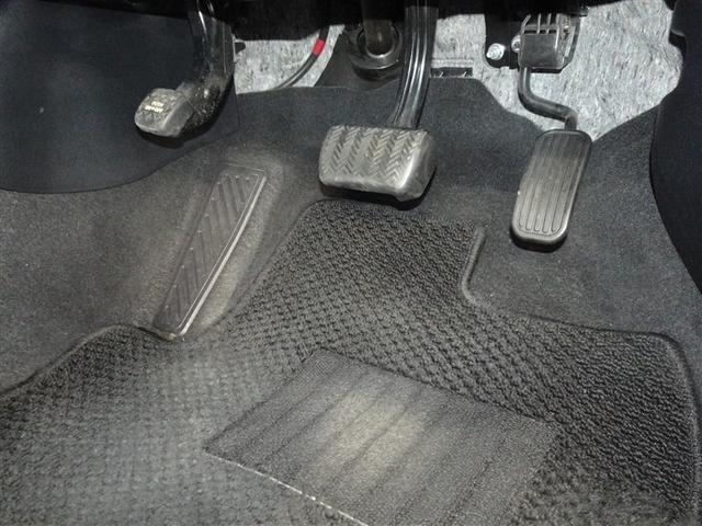 プリウス Ｓ　衝突被害軽減システム　メモリーナビ　バックカメラ　ＬＥＤヘッドランプ　スマートキー（10枚目）