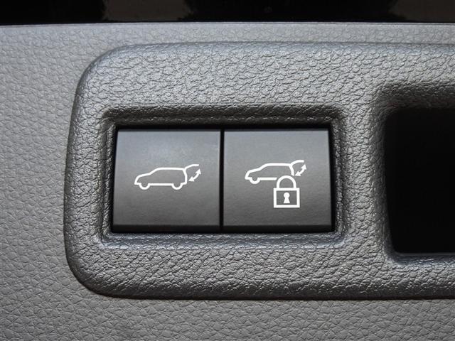 パワーバックドアを装備しています。バックドアを運転席からも開閉できます、便利ですよ。