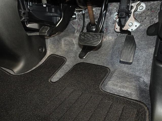 足元回り・フロアマットもしっかり洗浄しております。