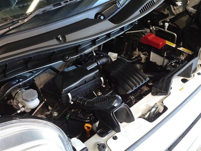 エンジンルームも念入りに清掃しております。
