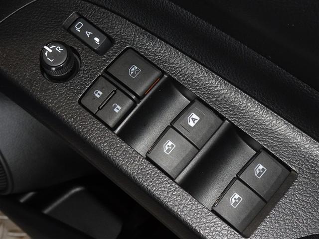 シエンタ ハイブリッドＧ　クエロ　衝突被害軽減システム　メモリーナビ　フルセグ　後席モニター　バックカメラ　ＥＴＣ　両側電動スライド　フルエアロ　３列シート　ＬＥＤヘッドランプ　スマートキー　乗車定員７人（16枚目）