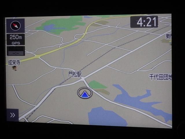 ヤリスクロス ハイブリッドＺ　衝突被害軽減システム　メモリーナビ　バックカメラ　ＥＴＣ　フルエアロ　ＬＥＤヘッドランプ　スマートキー（6枚目）