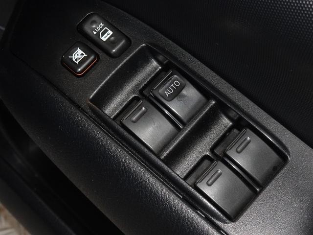 �d���i�[���h�A�~���[�E�p���[�E�C���h�E�𑕔����Ă��܂��B