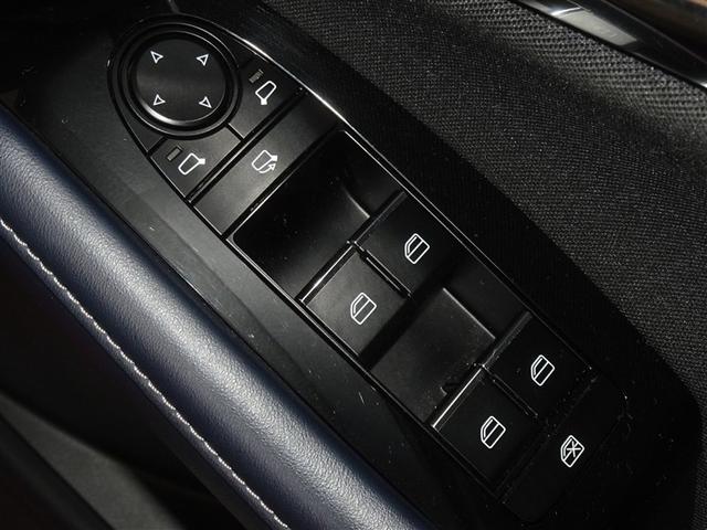 �d���i�[���h�A�~���[�E�p���[�E�C���h�E�𑕔����Ă��܂��B