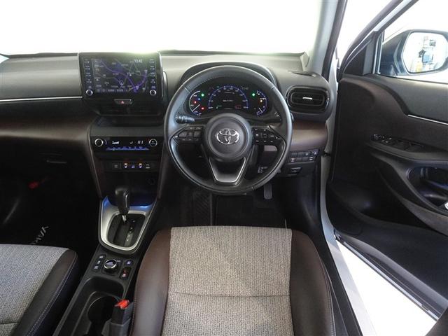 ヤリスクロス ハイブリッドＺ　衝突被害軽減システム　メモリーナビ　フルセグ　バックカメラ　ＥＴＣ　ＬＥＤヘッドランプ　４ＷＤ　スマートキー（5枚目）