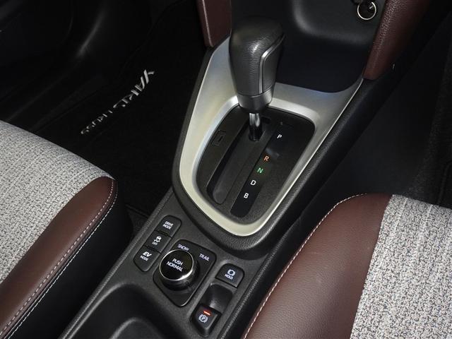 ヤリスクロス ハイブリッドＺ　衝突被害軽減システム　メモリーナビ　フルセグ　バックカメラ　ＥＴＣ　ＬＥＤヘッドランプ　４ＷＤ　スマートキー（14枚目）