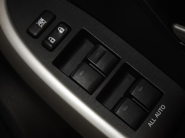 プリウス Ｓ　メモリーナビ　フルセグ　バックカメラ　ＥＴＣ　ＨＩＤヘッドライト　スマートキー（13枚目）