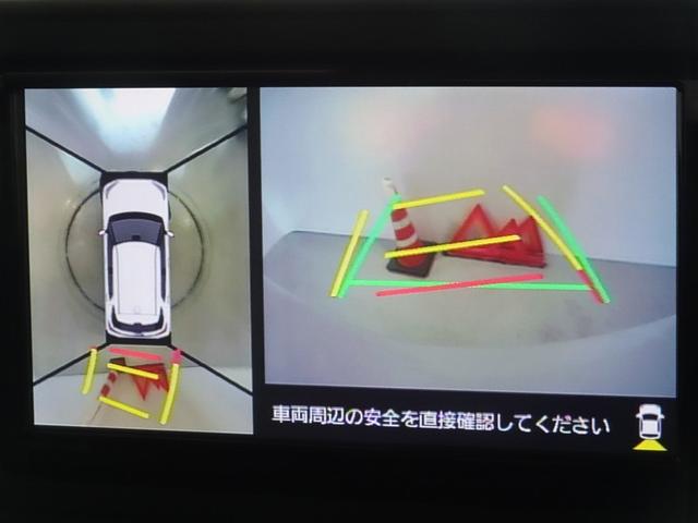 �o�b�N�K�C�h���j�^�[�𑕔����Ă��܂��A�Ԍɓ�������N���N�ł��B�p�m���~�b�N�r���[���j�^�[�𓋍ڂ��Ă��܂��A�ォ��̉摜���\������܂��B