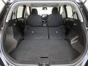 セカンドシートを倒した状態です。セカンドシートは独立可倒、荷物に合わせてラゲッジスペースをアレンジできます。