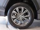 高級感と走りを引き立たせる、純正アルミを装備しています。