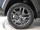 高級感と走りを引き立たせる、純正アルミを装備しています。
