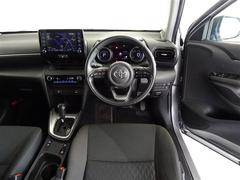 革巻きステアリングで快適な操作性の運転席です。 5