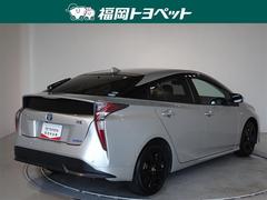 色は精悍なシルバーメタリックです。 3