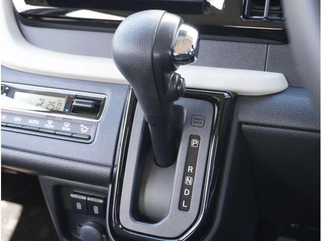 デリカD:2 ハイブリッドMZ 三菱認定保証 ワンオーナー ナビ ETC 衝突被害軽減ブレーキ スマートキー&プッシュスタート 両側パワースライドドア フルセグTV DVD シートヒーター ミュージックプレイヤー接続可 ナビTV(13枚目)