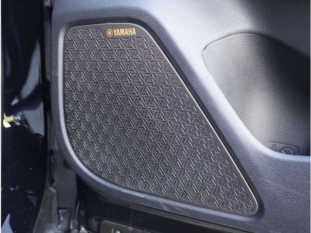 アウトランダーＰＨＥＶ Ｐエグゼクティブパッケージ　茶革シート　ＹＡＭＡＨＡサウンド　コーナーセンサー　電動リアゲート　全方位カメラ　サンルーフ（9枚目）