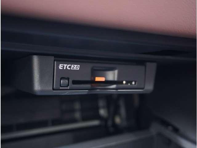 アウトランダーＰＨＥＶ Ｐエグゼクティブパッケージ　茶革シート　ＹＡＭＡＨＡサウンド　コーナーセンサー　電動リアゲート　全方位カメラ　サンルーフ（12枚目）