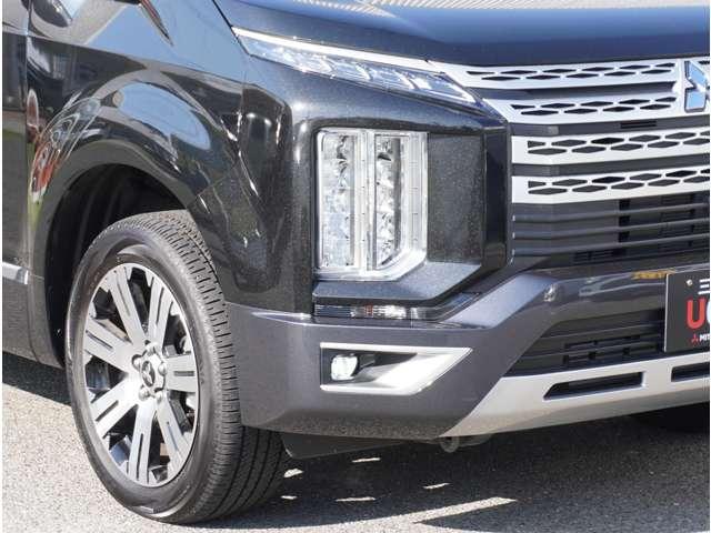 【ＬＥＤヘッドライト】悪天候や夜間走行時も良好な視界を確保し安心して運転できる高輝度ＬＥＤヘッドライトを装備。明るい上に点灯速度が早く消費電力も抑えられています。