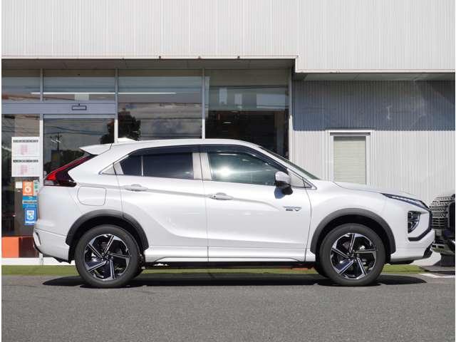 エクリプスクロスＰＨＥＶ Ｐ　純正ナビ　全方位カメラ　ＥＴＣ　シート＆ス　３６０度カメラ　地デジ　ＡＢＳ　ＬＥＤランプ　クルコン　バックカメラ　ソナー　寒冷地仕様車　シートヒーター　ＥＴＣ　４ＷＤ　ナビＴＶ　盗難防止　横滑り防止（6枚目）