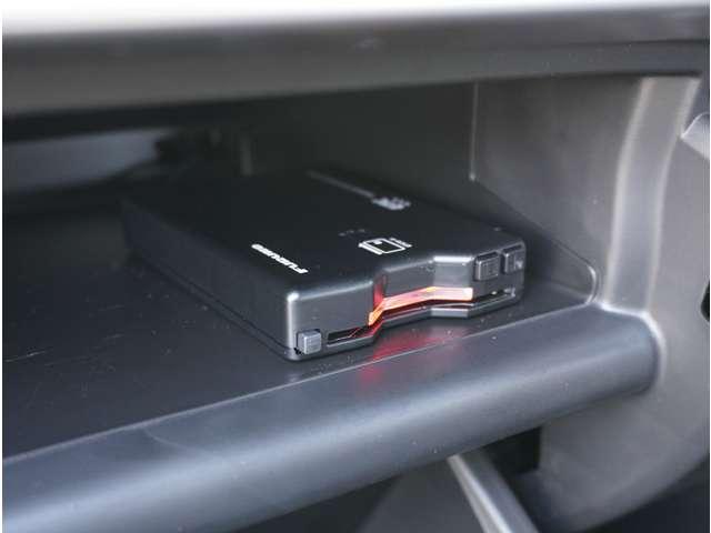 エクリプスクロスＰＨＥＶ Ｐ　純正ナビ　全方位カメラ　ＥＴＣ　シート＆ス　３６０度カメラ　地デジ　ＡＢＳ　ＬＥＤランプ　クルコン　バックカメラ　ソナー　寒冷地仕様車　シートヒーター　ＥＴＣ　４ＷＤ　ナビＴＶ　盗難防止　横滑り防止（14枚目）