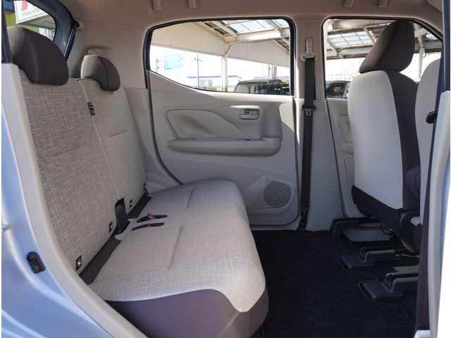 ｅＫワゴン Ｍ　純正ナビ　ミラー内蔵バックカメラ　ＥＴＣ　ＡＵＸ接続　踏み間違い防止アシスト　イモビライザー　ナビＴＶ　パワーウィンドウ　フルセグ　Ｐセンサー　マニュアルエアコン　バックカメラ　キーレスエントリー（8枚目）