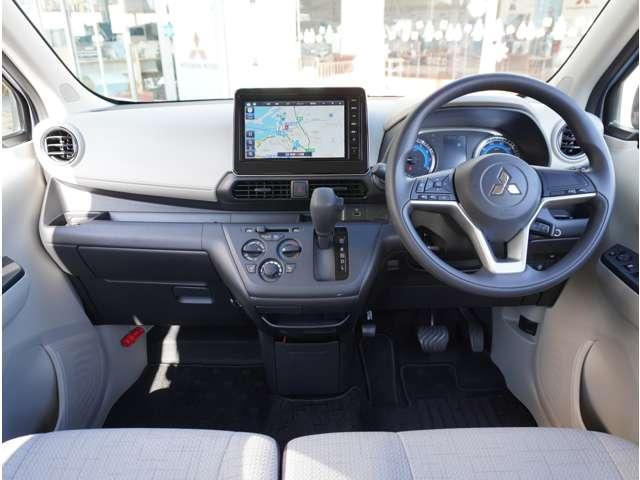 ｅＫワゴン Ｍ　純正ナビ　ミラー内蔵バックカメラ　ＥＴＣ　ＡＵＸ接続　踏み間違い防止アシスト　イモビライザー　ナビＴＶ　パワーウィンドウ　フルセグ　Ｐセンサー　マニュアルエアコン　バックカメラ　キーレスエントリー（10枚目）