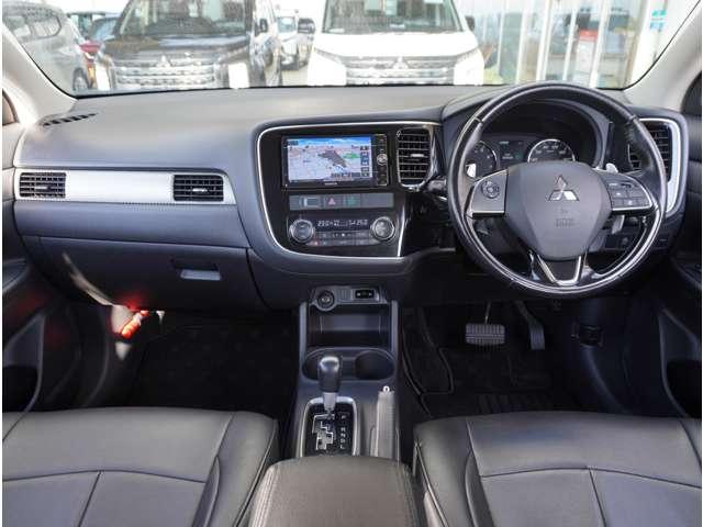 �C���p�l���̉摜�ƂȂ�܂��B�ԗ��]���؂ɂă_�b�V���{�[�h�̂�ՂȂǁA�O���[�U�[�l���i�r�܂����[�_�[�Ȃǎ��t������Ă����ԗ����������܂��B�]���؂ɂĂ��m�F���������Ԋm�F�������߂����Ē����܂��B