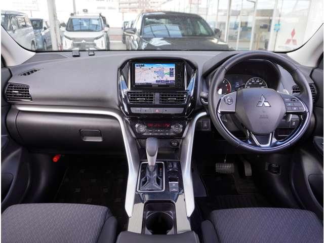 �C���p�l���̉摜�ƂȂ�܂��B�ԗ��]���؂ɂă_�b�V���{�[�h�̂�ՂȂǁA�O���[�U�[�l���i�r�܂����[�_�[�Ȃǎ��t������Ă����ԗ����������܂��B�]���؂ɂĂ��m�F���������Ԋm�F�������߂����Ē����܂��B