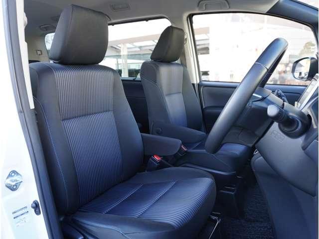 ノア Ｓｉ　三菱認定中古車保証　８人乗り　地デジ　ＤＶＤ視聴可　ＬＥＤヘットライト　ＥＴＣ付き　横滑り防止機能　ナビＴＶ　三列シート　ＡＷ　ＡＡＣ　パワーウインドウ　メモリーナビ　ＡＢＳ　パワーステアリング（8枚目）