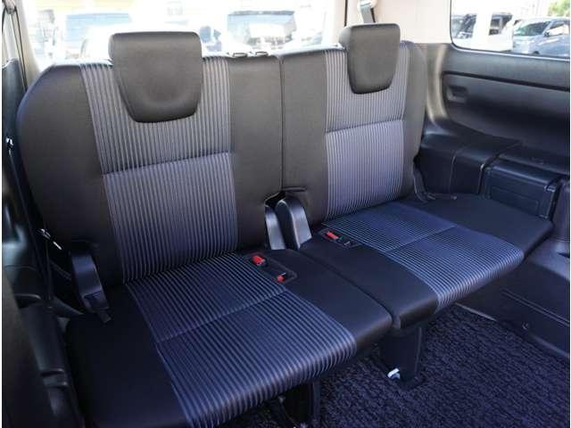 ノア Ｓｉ　三菱認定中古車保証　８人乗り　地デジ　ＤＶＤ視聴可　ＬＥＤヘットライト　ＥＴＣ付き　横滑り防止機能　ナビＴＶ　三列シート　ＡＷ　ＡＡＣ　パワーウインドウ　メモリーナビ　ＡＢＳ　パワーステアリング（9枚目）