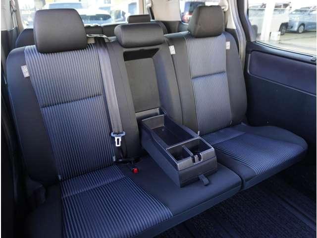 ノア Ｓｉ　三菱認定中古車保証　８人乗り　地デジ　ＤＶＤ視聴可　ＬＥＤヘットライト　ＥＴＣ付き　横滑り防止機能　ナビＴＶ　三列シート　ＡＷ　ＡＡＣ　パワーウインドウ　メモリーナビ　ＡＢＳ　パワーステアリング（10枚目）