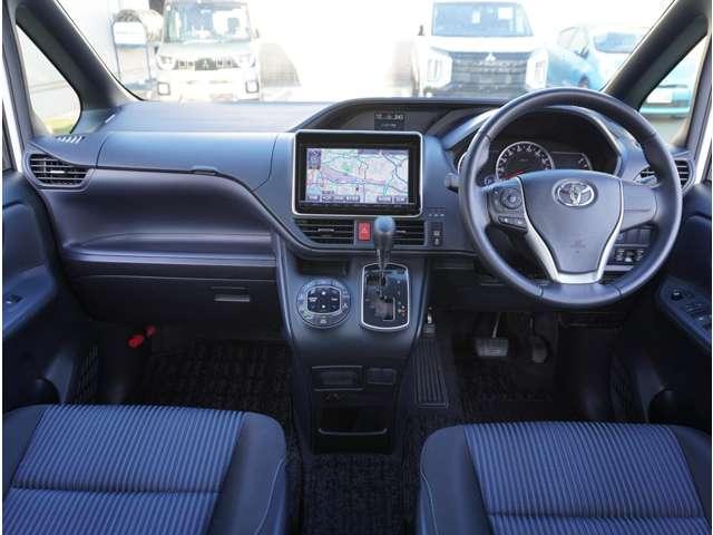 ノア Ｓｉ　三菱認定中古車保証　８人乗り　地デジ　ＤＶＤ視聴可　ＬＥＤヘットライト　ＥＴＣ付き　横滑り防止機能　ナビＴＶ　三列シート　ＡＷ　ＡＡＣ　パワーウインドウ　メモリーナビ　ＡＢＳ　パワーステアリング（12枚目）