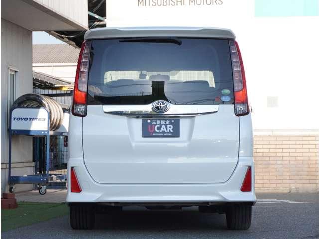 ノア Ｓｉ　三菱認定中古車保証　８人乗り　地デジ　ＤＶＤ視聴可　ＬＥＤヘットライト　ＥＴＣ付き　横滑り防止機能　ナビＴＶ　三列シート　ＡＷ　ＡＡＣ　パワーウインドウ　メモリーナビ　ＡＢＳ　パワーステアリング（18枚目）