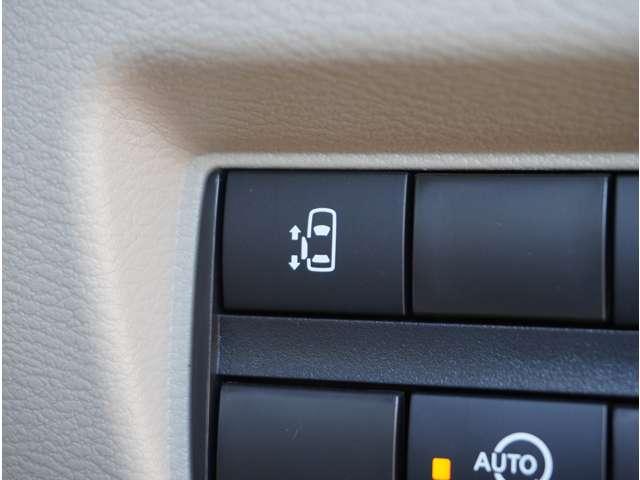 �y�d���X���C�h�h�A�z�{�^�������������ŃX���C�h�h�A�̊J���\�B�������L�[����̑�����\�B���q�l������Ă��鎞�E���肢���ς��̉ו��������Ă鎞�Ȃǔ��ɖ𗧂��܂��B