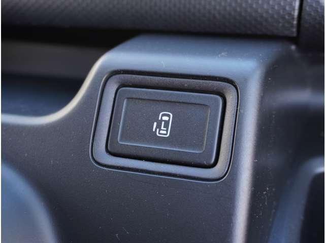 �y�d���X���C�h�h�A�z�{�^�������������ŃX���C�h�h�A�̊J���\�B�������L�[����̑�����\�B���q�l������Ă��鎞�E���肢���ς��̉ו��������Ă鎞�Ȃǔ��ɖ𗧂��܂��B