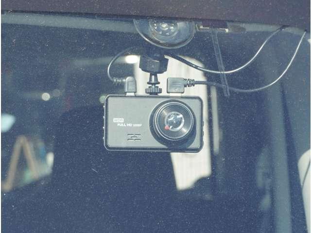 �y�h���C�u���R�[�_�[�z���S�E���S�ȃJ�[���C�t�ɕK�{�̃h���C�u���R�[�_�[�𑕔��B������^�]�⎖�̂ɑ��������ۂ̏󋵂��f���ŋL�^���A����̃��X�N�ɔ����܂��B