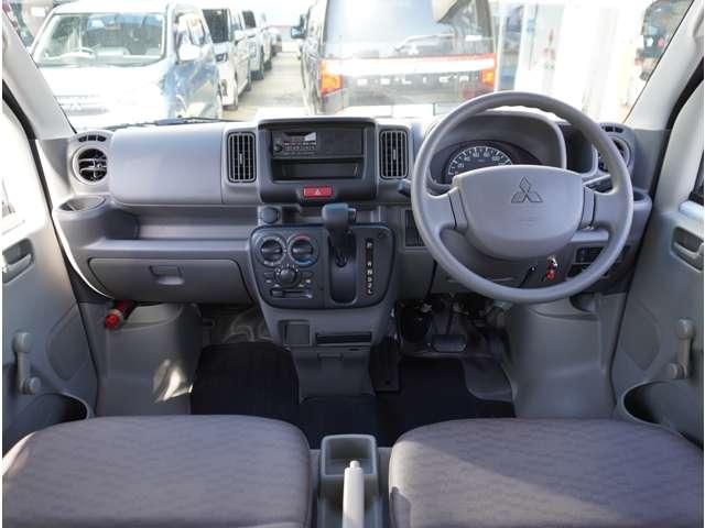 ミニキャブバン Ｅ　障害物センサー　ラジオ　横滑り防止装置　両側手動スライドドア　パーキングセンサー　パワステ　マニュアルエアコン　ＥＳＣ　運転席エアバッグ　助手席エアバッグ　アイドリングストップ　ＡＢＳ（8枚目）