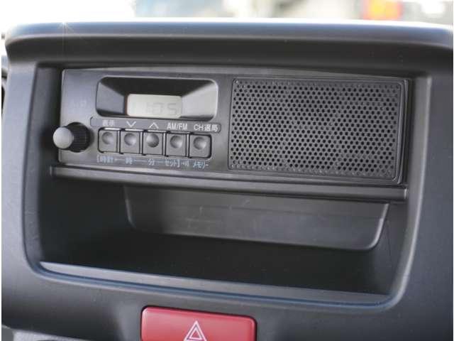 ミニキャブバン Ｅ　障害物センサー　ラジオ　横滑り防止装置　両側手動スライドドア　パーキングセンサー　パワステ　マニュアルエアコン　ＥＳＣ　運転席エアバッグ　助手席エアバッグ　アイドリングストップ　ＡＢＳ（9枚目）