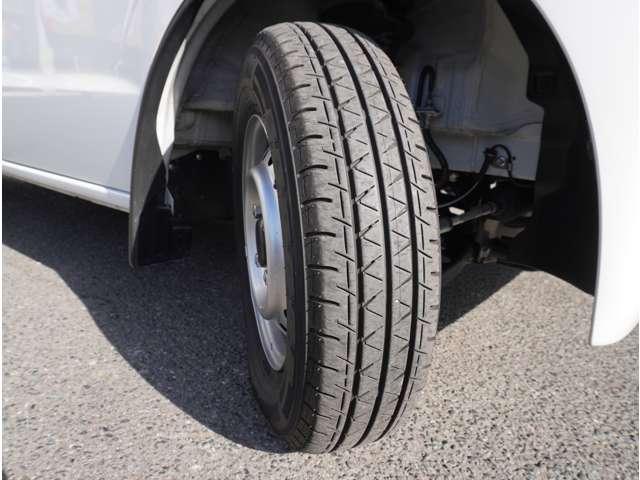 ミニキャブバン Ｅ　障害物センサー　ラジオ　横滑り防止装置　両側手動スライドドア　パーキングセンサー　パワステ　マニュアルエアコン　ＥＳＣ　運転席エアバッグ　助手席エアバッグ　アイドリングストップ　ＡＢＳ（17枚目）